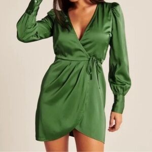 Abercrombie & Fitch Green Satin Wrap Dress size XXS